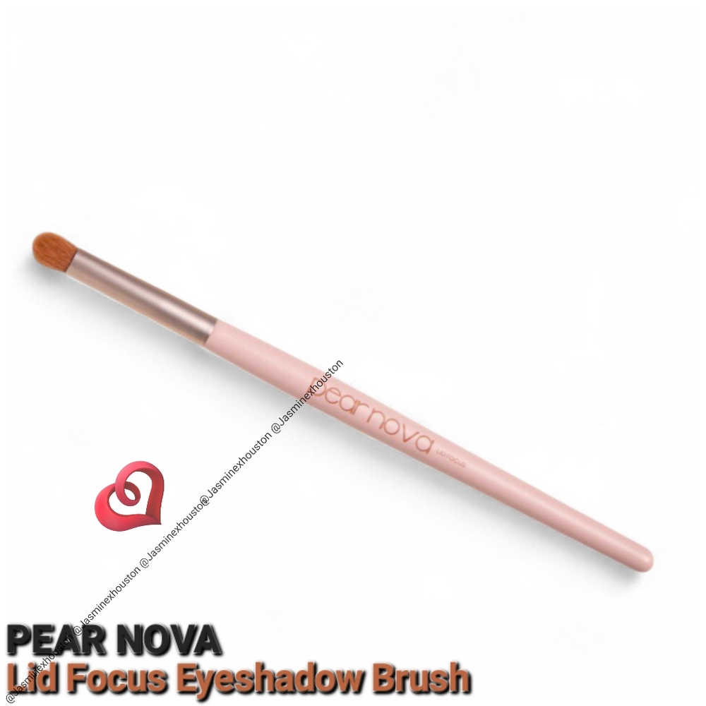 🎉3•$13/4•$16🎉 PEAR NOVA Lid Focus Eyeshadow Brush